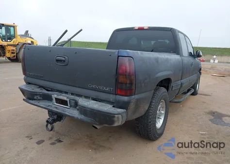 2000 Chevrolet Silverado 1500 Ls z USA, uszkodzony, nr VIN 1GCEK19T4YE376492